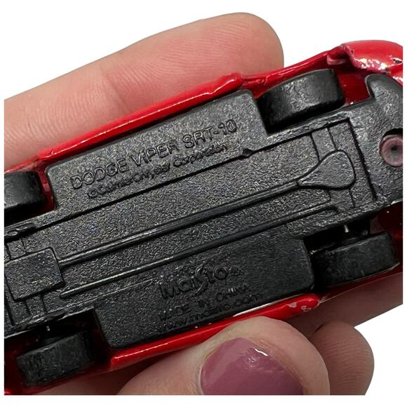 "Vintage Maisto Dodge Viper SR-10 Convertible Diecast Car - Red Sports Car 1:64" - Picture 9 of 10